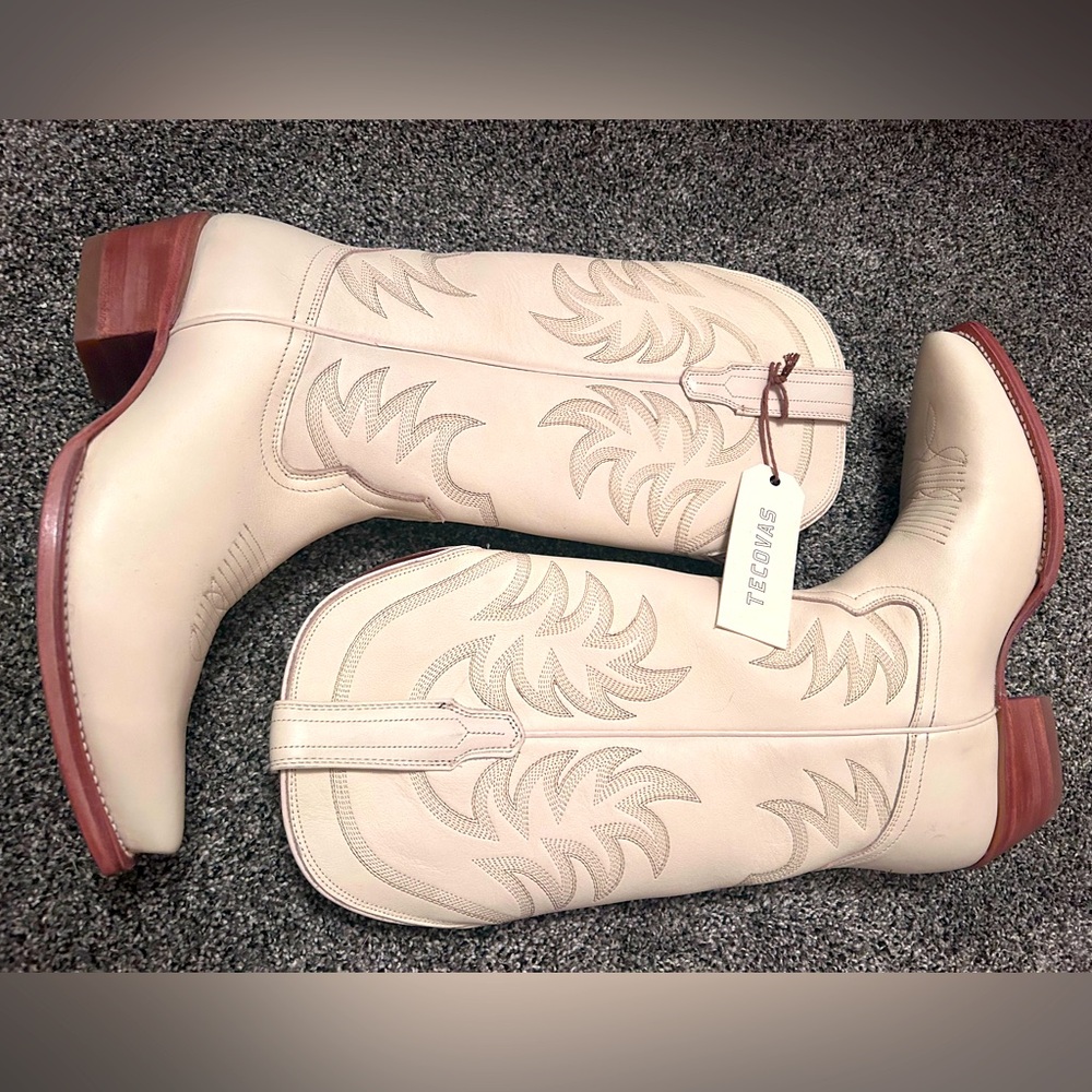 NWT Tecovas Annie cowhide boots size 9 in Bone